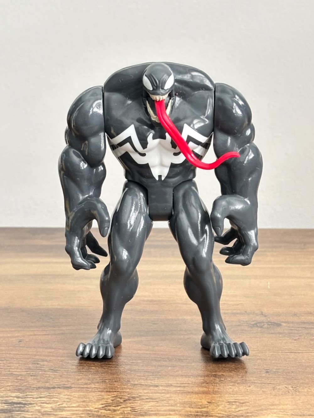 Marvel Spider-Man Venom Action Figure Toy Spinning Moving Tongue 2017 Hasbro
